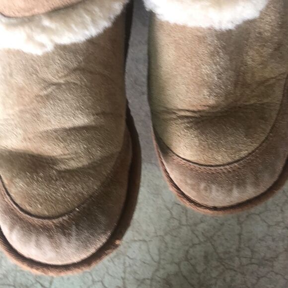 𝅺UGG Boots - Picture 3 of 9